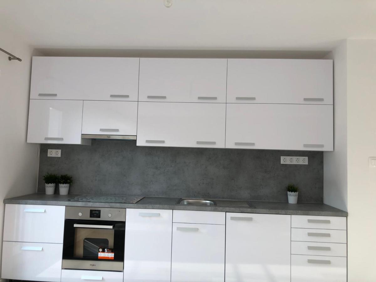 Szeged Gyoengye Delux Apartment ภายนอก รูปภาพ
