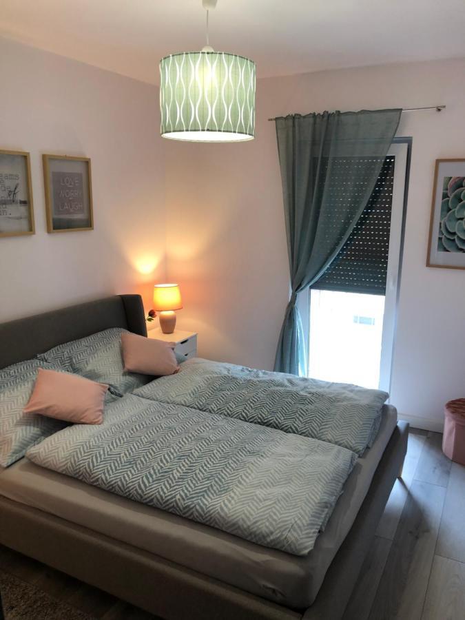 Szeged Gyoengye Delux Apartment ภายนอก รูปภาพ