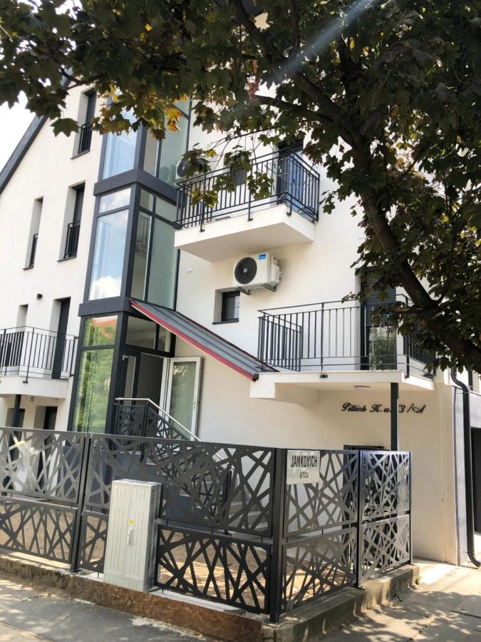 Szeged Gyoengye Delux Apartment ภายนอก รูปภาพ