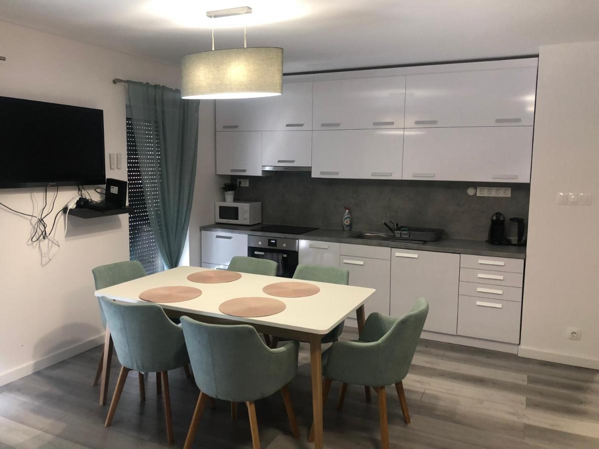 Szeged Gyoengye Delux Apartment ภายนอก รูปภาพ
